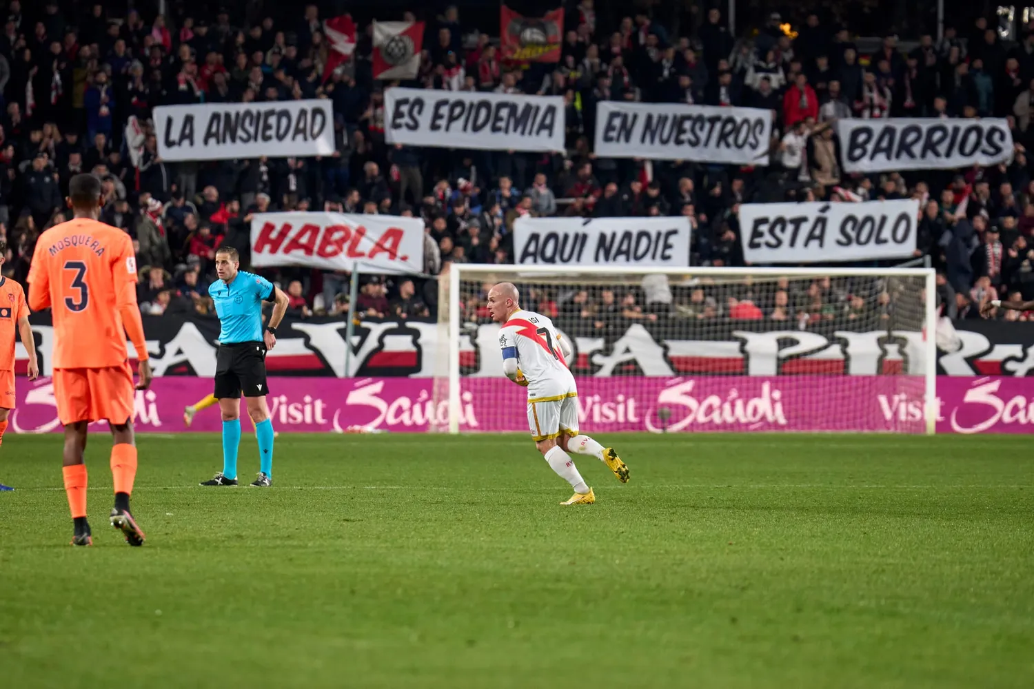 Rayo Vallecano - Valencia 19/12/2023. Tifo de Bukaneros. Fotografía de Bukaneros
